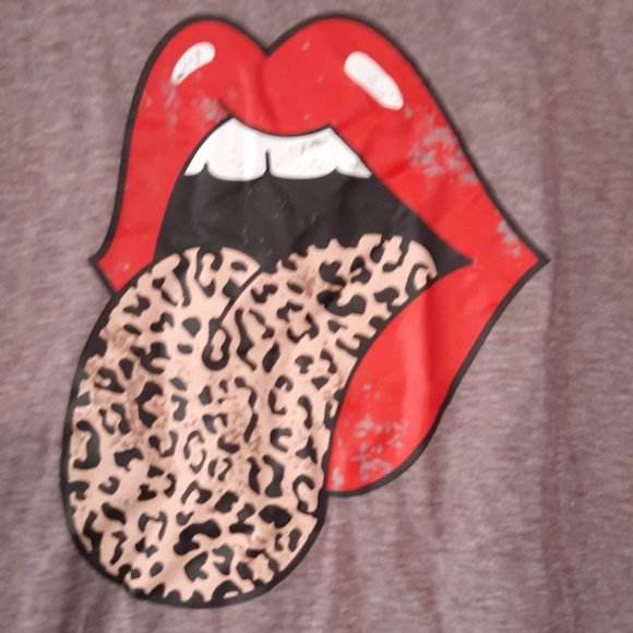 Red Lips Leopard Tongue Cheetah Print Rocker Tee - Picture 4 of 5